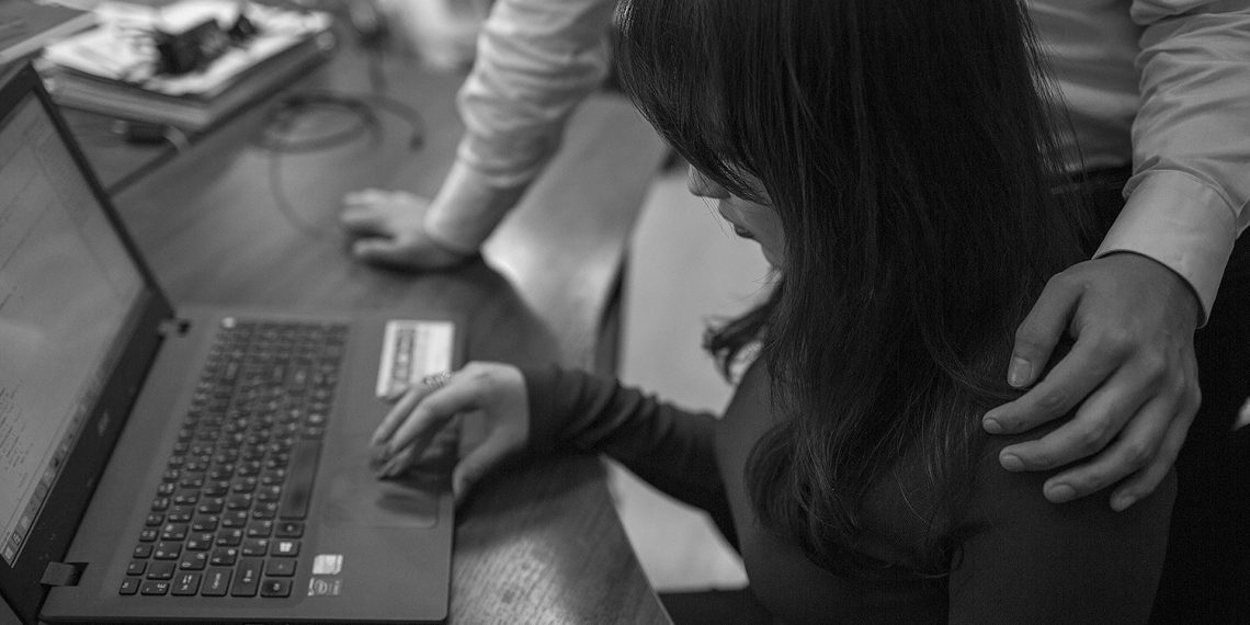 Эркектер тийишсе кандай реакция кылуу керек? Психолог кеңеш берет