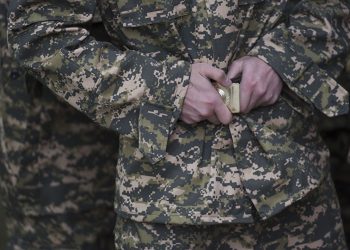 Аскер кафедрасы тууралуу сурайын дегем? Полковник жооп берет