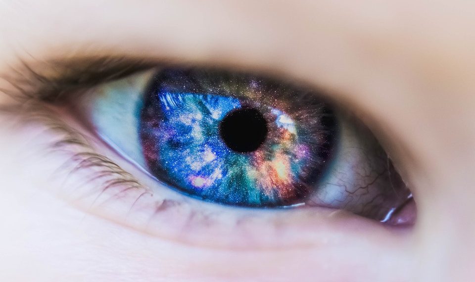 Көзгө линза тагуунун зыяны