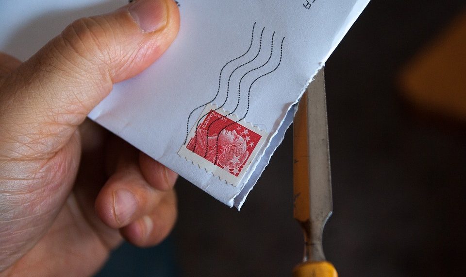 Ата-энем салган акчаны таежем алып коет. Адис жооп берет