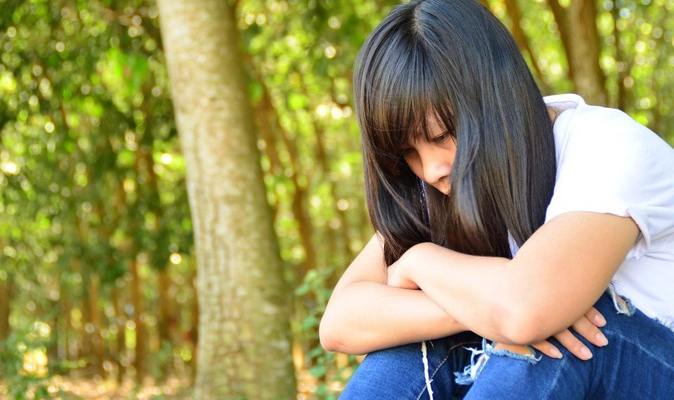 Мектептен бала 15 жаштагы кызды уят кылып