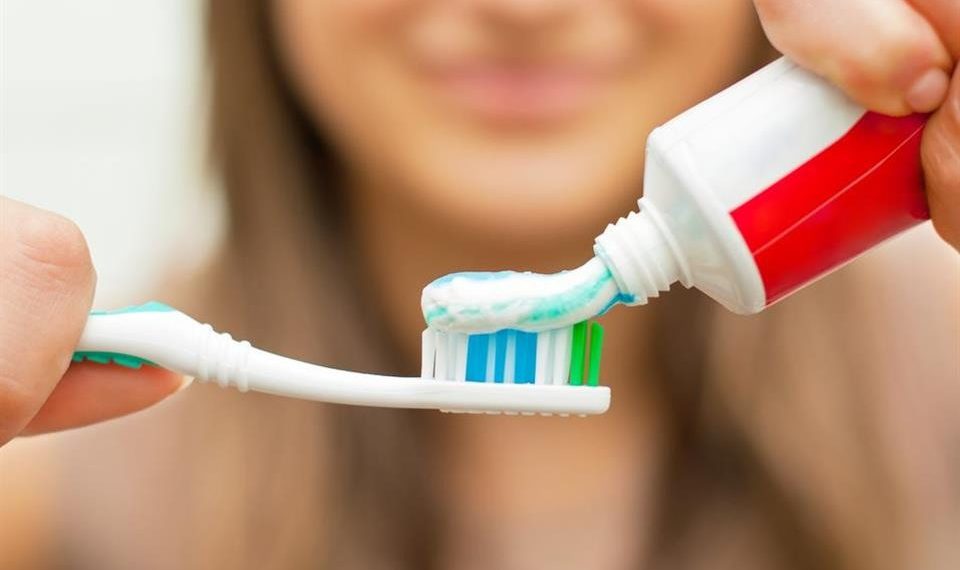 Тишиме щетка тийгизсем эле канай берет. Эмне үчүн?