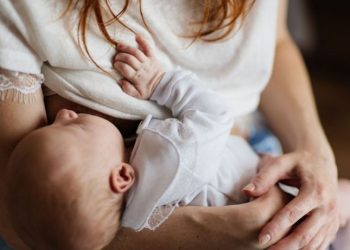 Эмчегиме сүт катып калды. Эмне кылыш керек? Маммолог жооп берет