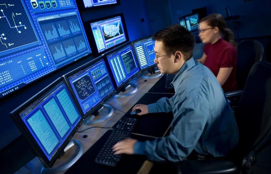 Программист болгум келет