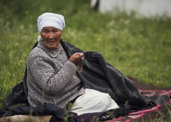 Апамдын тизеси ооруй берет