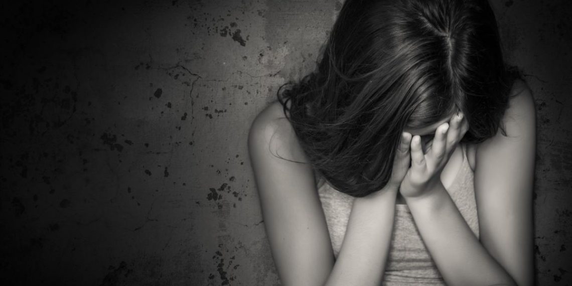 Ата-энем мажбурлап турмушка берди