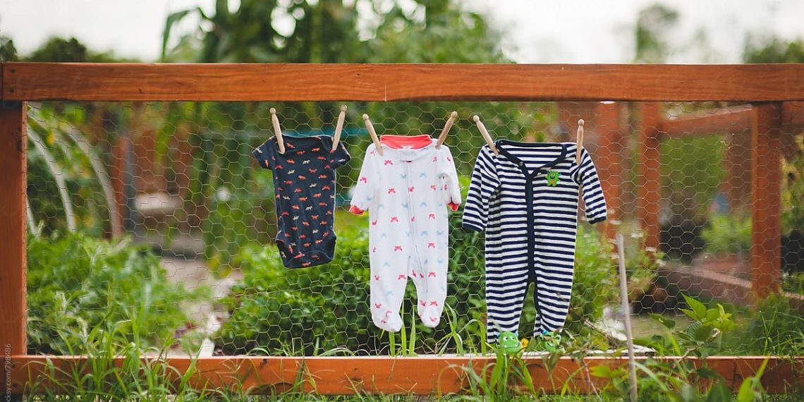 Бир жашка чейинки балдарга кантип кийим тандоо керек?