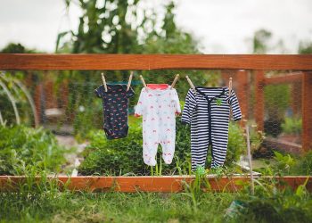 Бир жашка чейинки балдарга кантип кийим тандоо керек?