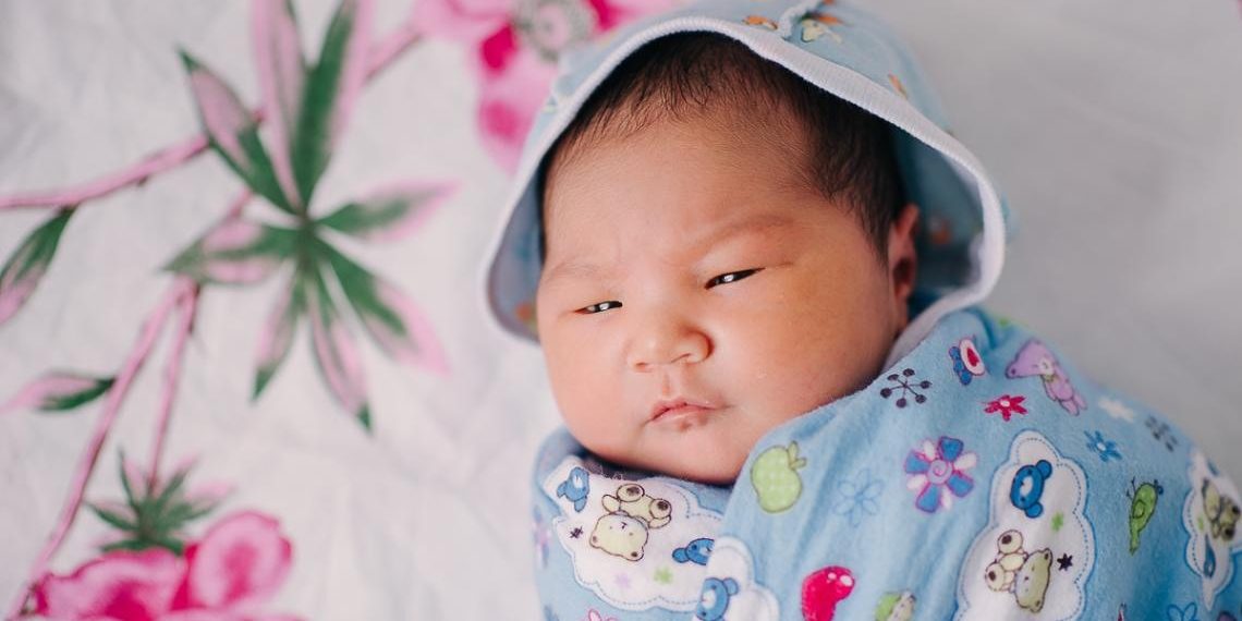 Баланын өнүгүү этаптары 1-6 ай. Бул тууралуу ар бир ата-эне билиш керек