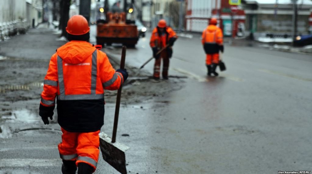 5 айдан бери айлык бербей жатышат. Эмне кылсам болот?