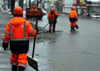 5 айдан бери айлык бербей жатышат. Эмне кылсам болот?