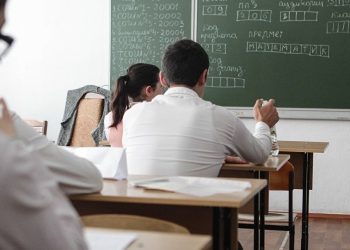 Мугалимдин 10-11 класска окутпай койгонго укугу барбы? Адис жооп берет