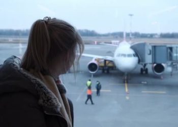 Жашы жете электер загран паспорт алса болобу? Эксперт жооп берет