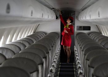 Өңү серт кыздар стюардесса боло алабы?