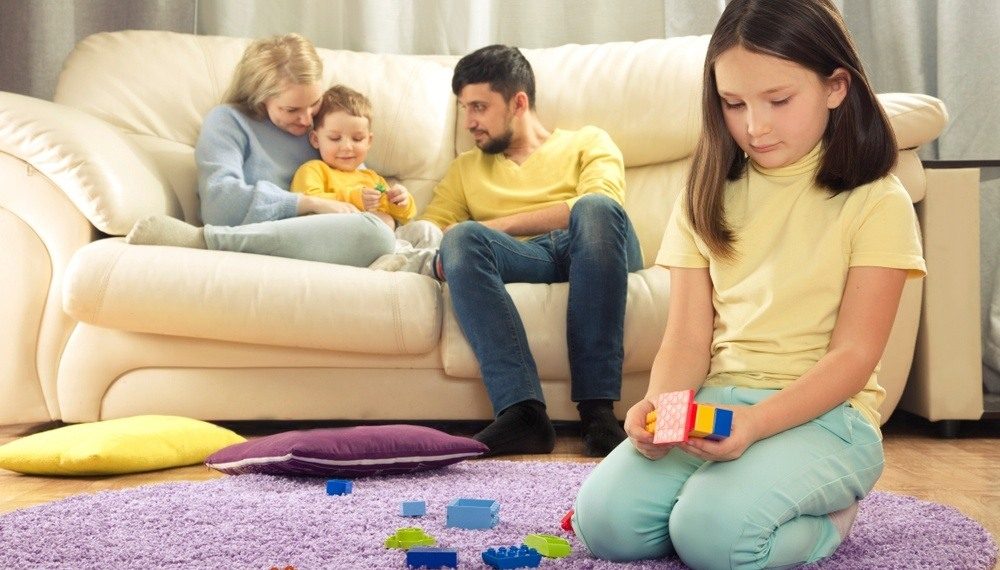 Балдардын ортосундагы кызганыч. Эмне кылуу керек? Психологдун кеңеши