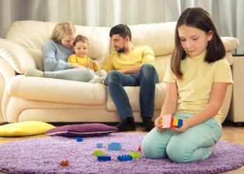 Балдардын ортосундагы кызганыч. Эмне кылуу керек? Психологдун кеңеши