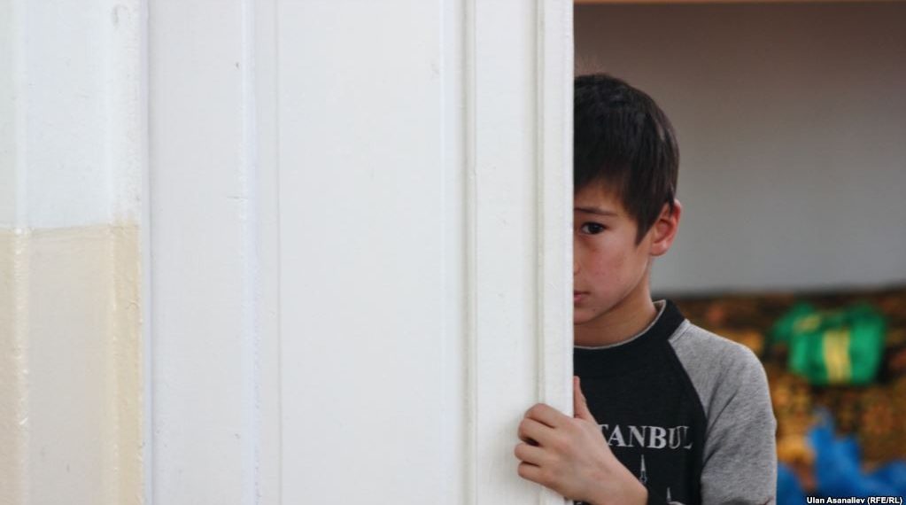 Мугалимдин баласы болгонум үчүн кордошот