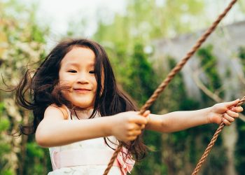 Кыздарды тарбиялаган энелер кетирген 5 жаңылыштык