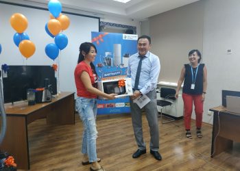 "Бактылуу акча которуу" акциясынын алгачкы жеңүүчүлөрү белектерге ээ болушту