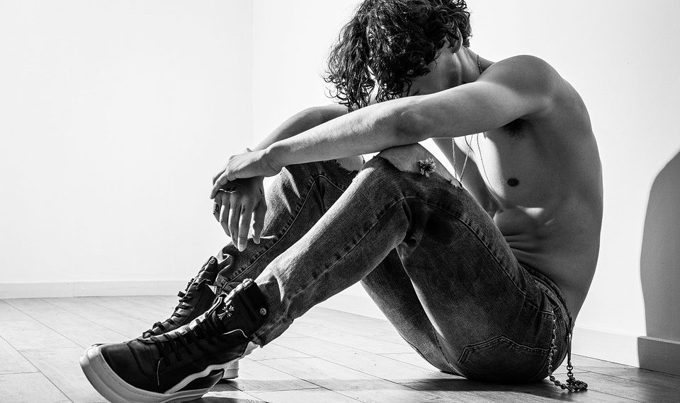 Эмне себептен бел суу бат түшөт?