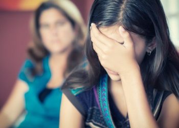 Бардыгын көзөмөлдөп турган ата-энелер кандай болот?