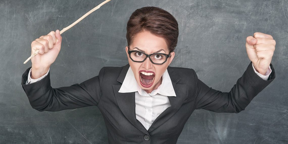 Мугалим окуучуну тилдегенге укутуубу?