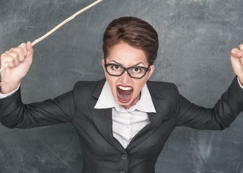 Мугалим окуучуну тилдегенге укутуубу?