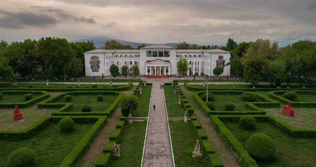 Абитуриентке: ЖРТнин жыйынтыктарын талап кылбаган окуу жайлар