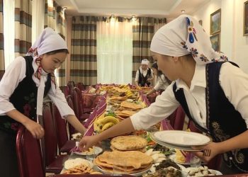 Кайын энем элдин көзүнчө мени кемсинтет