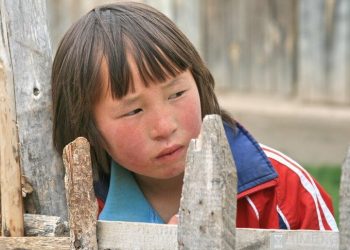 Эски кийим менен мектепке баргандан уялам. Окуучунун арманы