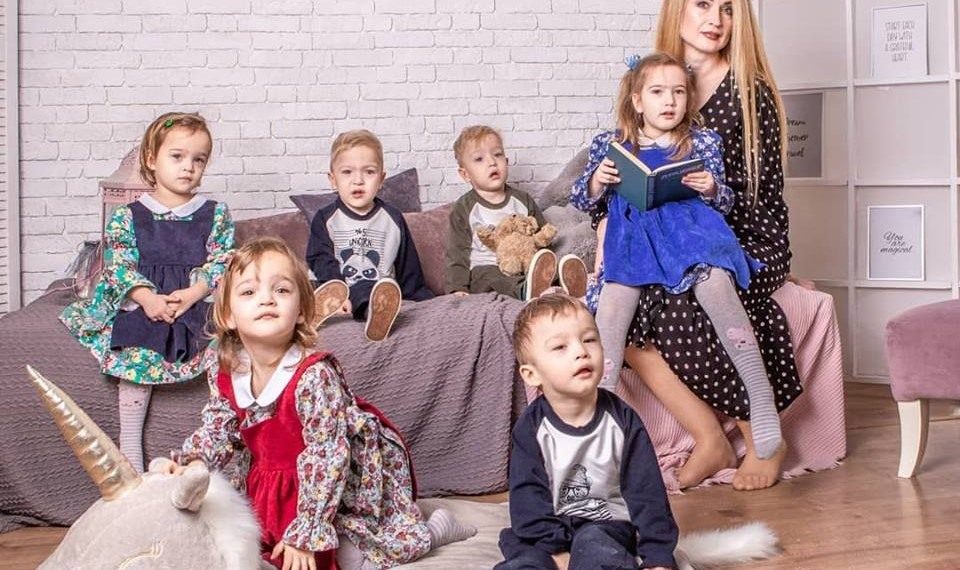 Алты балалуу энеден кеңеш. Улуу балдарды кичүүлөрдөн коргоо керек