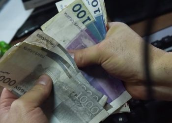 Мугалимдин белекке акча чогултканы туурабы? Юрист жооп берет