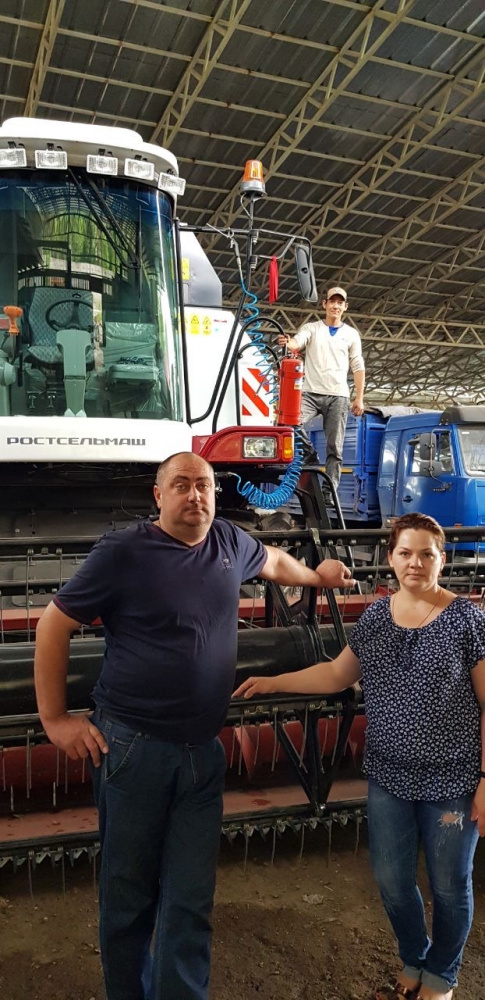 "Уже получаем доход, платим небольшой процент". История фермера, взявшего в лизинг комбайн