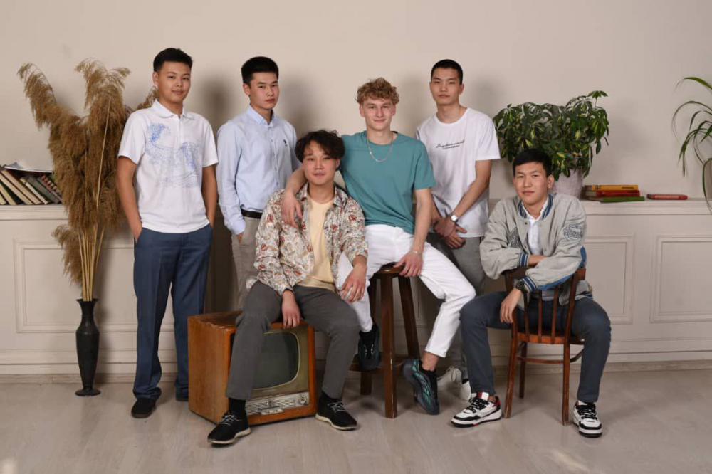 "Курстарга барган жокмун". ЖРТдан эң жогорку бал алган Эрлан менен маек