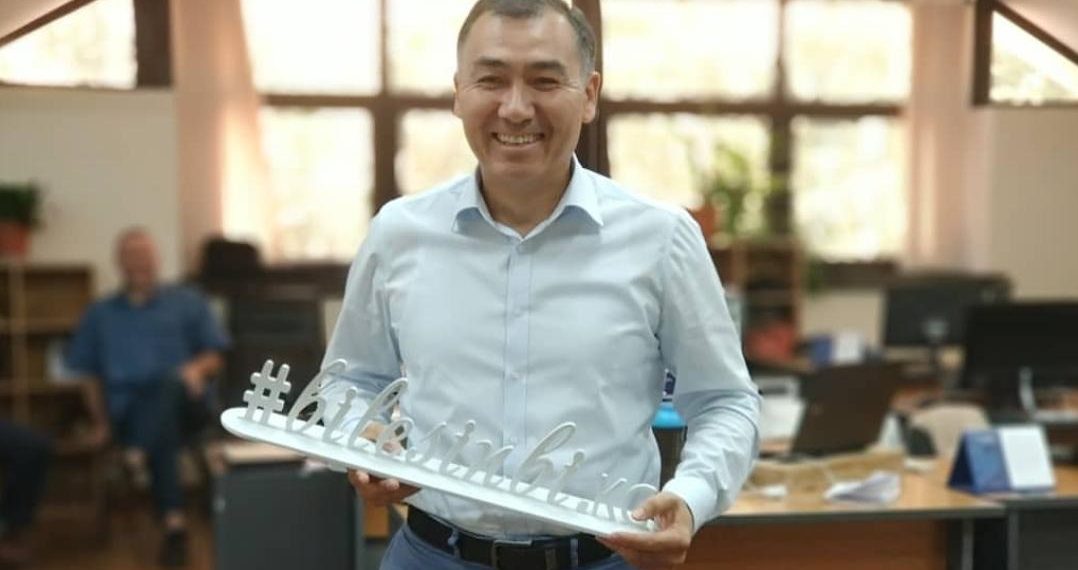 Кандай адам саясатчы боло алат?