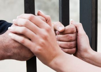 Түрмөдө отурган адам жакшы күйөө боло алабы? Психолог кеңеш берет