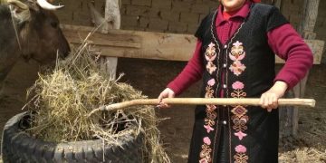 Азылкул апа жакырчылыктан кантип суурулуп чыкканын айтып берет