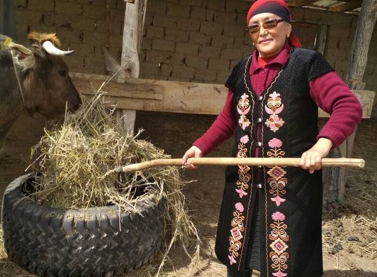 Азылкул апа жакырчылыктан кантип суурулуп чыкканын айтып берет