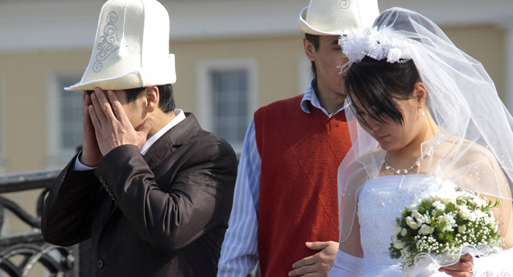 Күйөөм балалуу болгуча сүйбөй турганын айтты. Жаш келиндин баяны