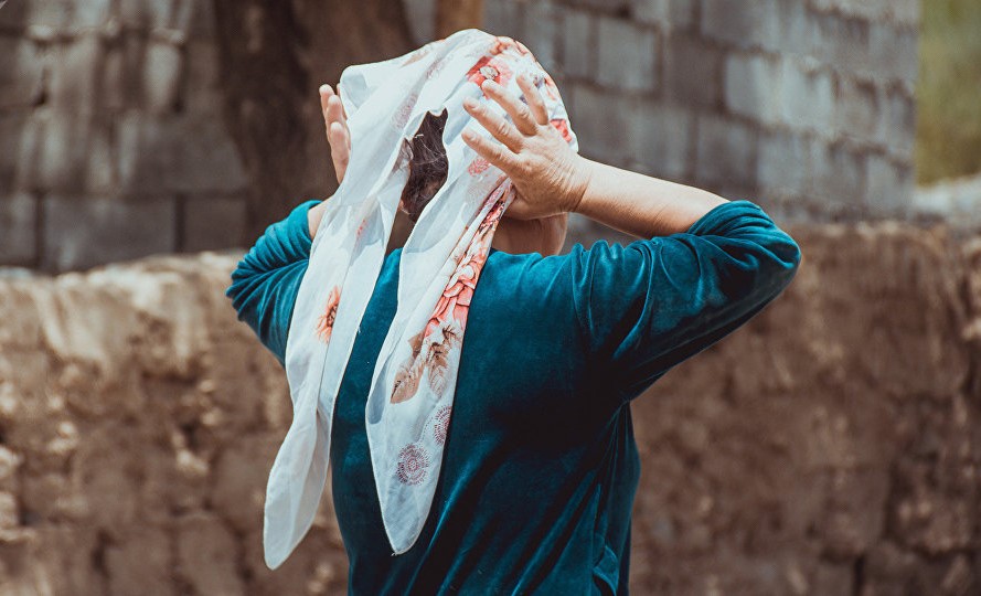 Кайын энем кайын атамын байпагын жуудурат. Шаардык келиндин баяны