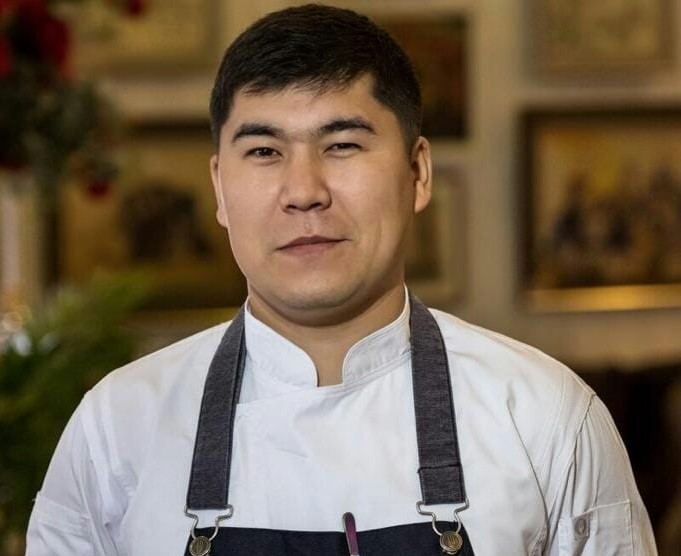Кесип ээси: Фастфуд жасоочудан шеф-поварга айланган Мырзабектин ийгилик сыры