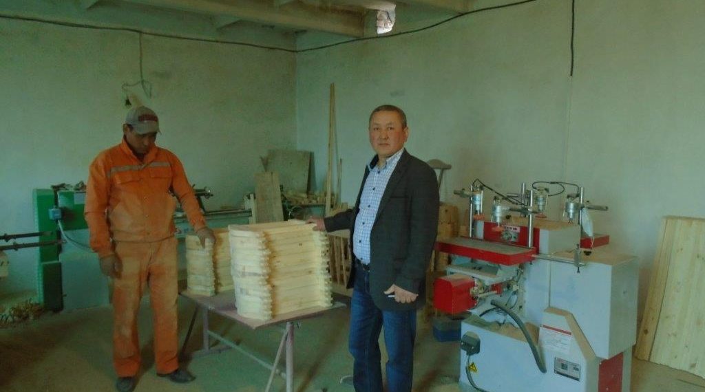 Укмуштуудай эмерек жасаган Замирбек устанын ийгилик сыры