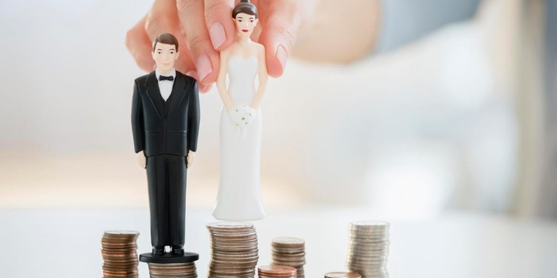 Ажырашсам чогулткан акчамды күйөөм талашпайбы? Юрист жооп берет