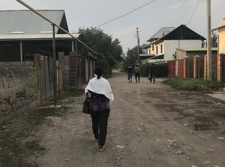 Чөгүп баратсам күйөөм карап турду деген аялдын окуясы