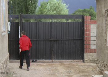 Күйөөм эми эч нерсеге жарабайсың деп таштап кетти. Климакс болгон аялдын баяны