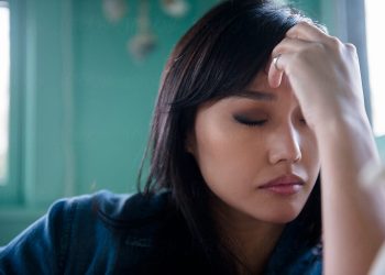 Баш дароо тура калганда эмнеге ооруйт? Терапевт жооп берет