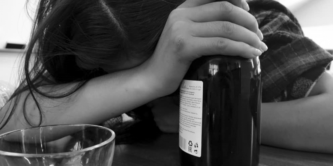 Жеңем түндө ичип келээрин байкем билбейт деген жигиттин баяны