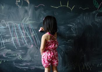 Кызымды атасына кантип өткөрүп берсем болот? Юрист жооп берет