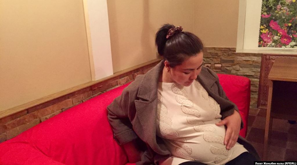 Күйөөмдү Россияга жөнөтпөш үчүн кантип коркутсам болот деген келиндин баяны