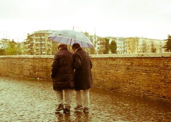 "Мини юбка кие албай калдым". Алтымыштагы кемпирдин арманы